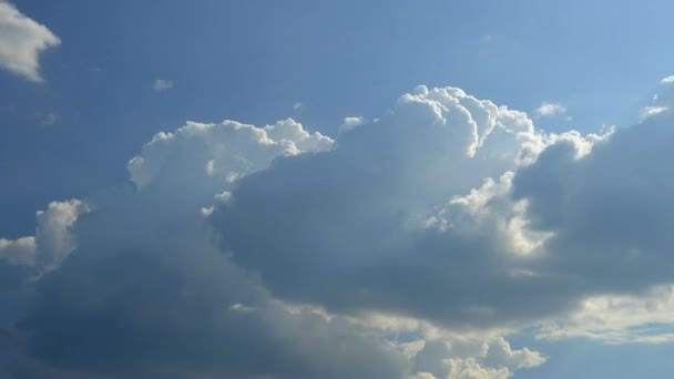 Ciel temporel avec nuages en mouvement — Video