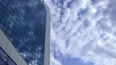 bulutlar hareket zaman atlamalı windows yansıması