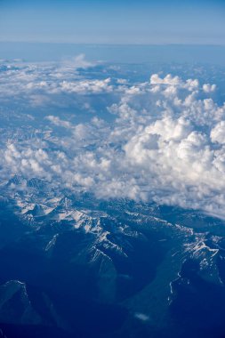 bulutlar düzlem görünümünü