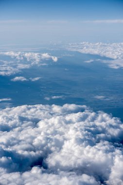 bulutlar düzlem görünümünü