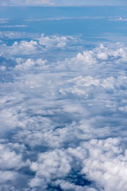 bulutlar düzlem görünümünü