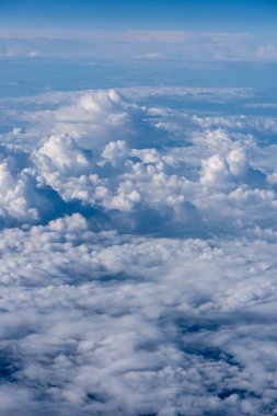 bulutlar düzlem görünümünü