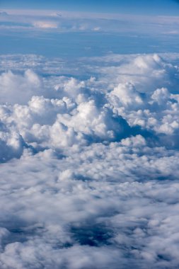 bulutlar düzlem görünümünü