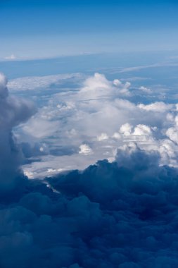 bulutlar düzlem görünümünü