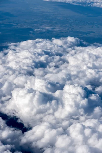 bulutlar düzlem görünümünü