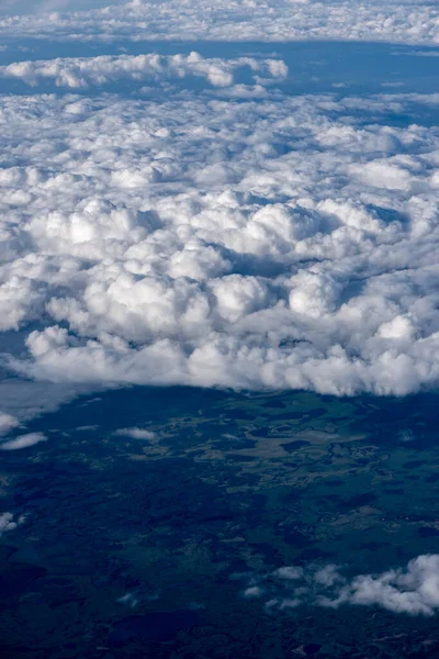 Utsikt över molnen från planet — Stockfoto