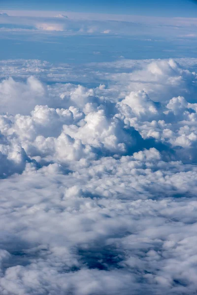 bulutlar düzlem görünümünü