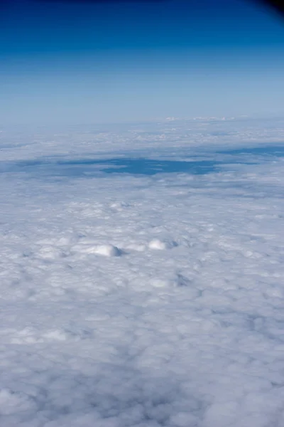 Vue des nuages depuis l'avion — Photo