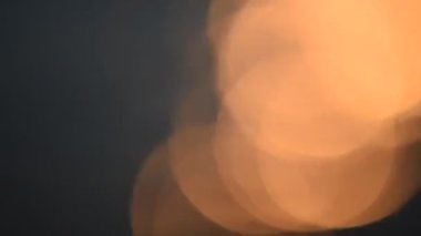 Sabah dalgaları Bokeh ile kıyıda