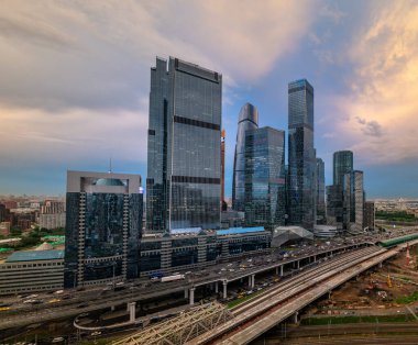 Akşamları Moskova 'da güzel gün batımı bulutları...