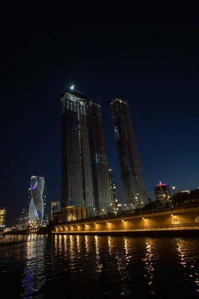 Moscú edificios de la ciudad por la noche — Foto de Stock