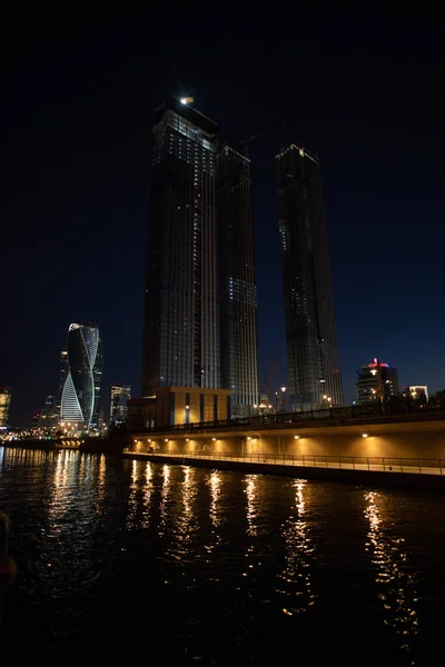 Moskova şehir binaları geceleri