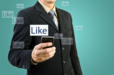 işadamı dokunmatik akıllı telefon el ile sosyal ağ gibi