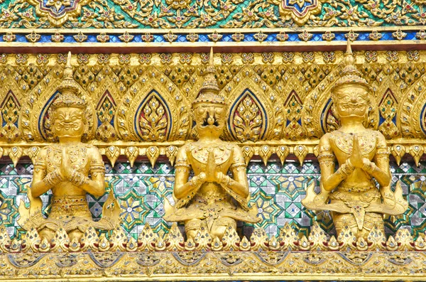 Garuda in tempel van de Smaragden Boeddha — Stockfoto