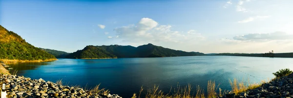 Presa de Khun-Dan Prakarnchon, Nakhon Nayok — Foto de Stock