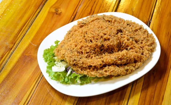 Salada de peixe crocante estilo tailandês cozinha tradicional — Fotografia de Stock