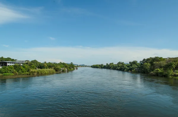 川と青空 — ストック写真