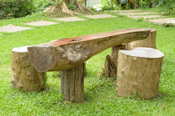 Mesa de madera y sillas tocones —  Fotos de Stock
