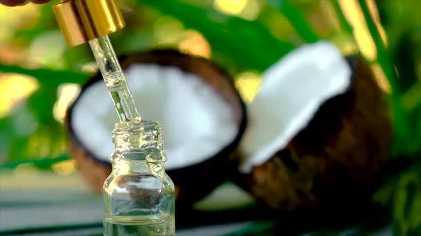 Coconut oil in a bottle for spa treatments. Selective focus. — Stock Video