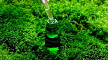 Moss şişesinde kozmetik ürünler. Doğal Kozmetik.