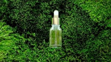 Moss şişesinde kozmetik ürünler. Doğal Kozmetik.