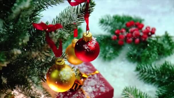 Різдвяний декор і падаючий сніг. Вибірковий фокус . — стокове відео