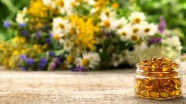 Tıbbi bitkisel özler ve diyet takviyeleri. Seçici odak.