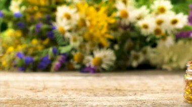 Tıbbi bitkisel özler ve diyet takviyeleri. Seçici odak.