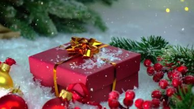 Noel dekoru ve yağan kar. Seçici odak.