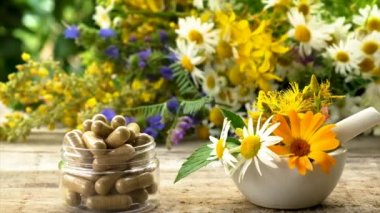 Tıbbi bitkisel özler ve diyet takviyeleri. Seçici odak.