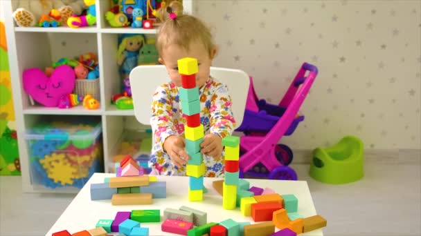 The child plays with toys in the room. Selective focus. — Stock Video