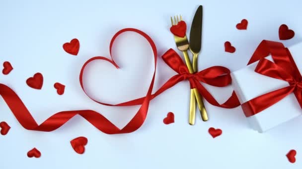 Besteck-Dinner zum Valentinstag. Selektiver Fokus. — Stockvideo