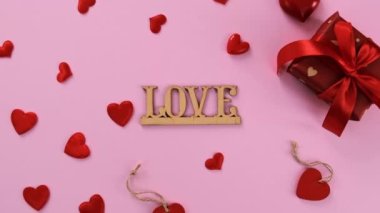 Sevgililer Günü için kalpleri olan güzel bir arka plan. Seçici odak.