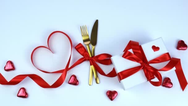 Besteck-Dinner zum Valentinstag. Selektiver Fokus. — Stockvideo