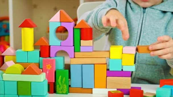 The child plays with toys in the room. Selective focus. — Stock Video