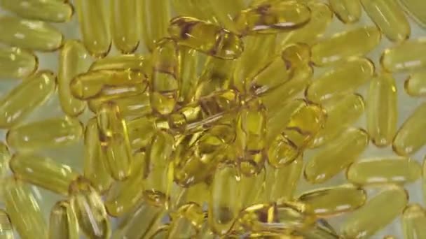 Omega 3 suplemento de óleo de peixe. Foco seletivo. — Vídeo de Stock