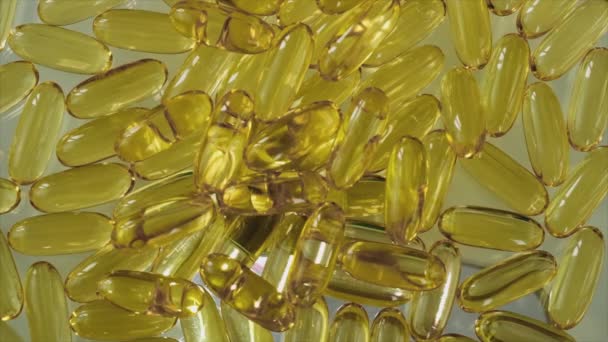 Omega 3 fiskeolie supplement. Selektivt fokus. – Stock-video