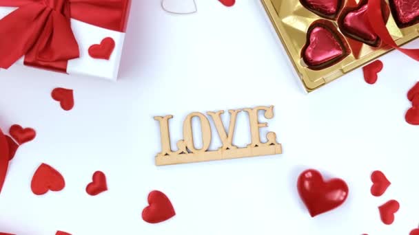 Mooie achtergrond met hartjes voor Valentijnsdag. Selectieve focus. — Stockvideo