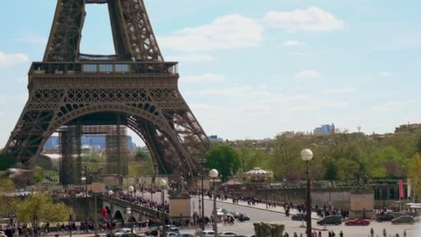 Torre Eiffel na primavera de Paris. Foco seletivo. — Vídeo de Stock