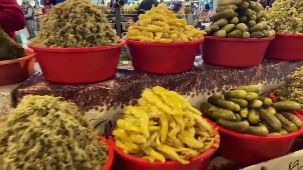 Gruzińskie Ogórki Rynku Wybiórcze Skupienie Żywność — Wideo stockowe