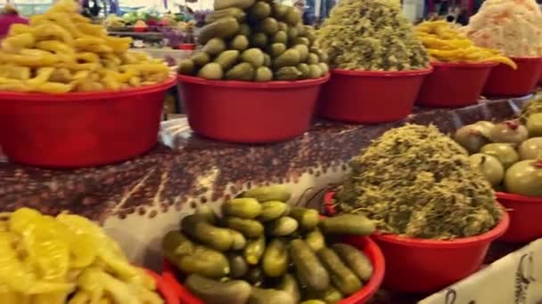 Georgiska Pickles Marknaden Selektivt Fokus Livsmedel — Stockvideo