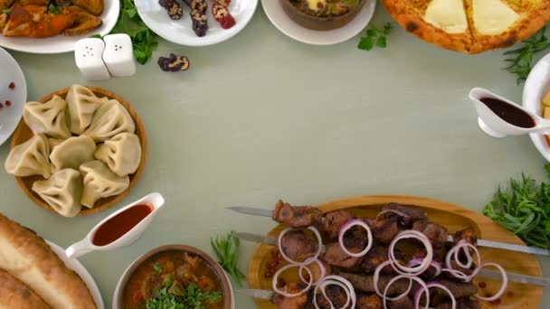 Γεωργιανή Εθνική Κουζίνα Φαγητό Στο Τραπέζι Του Εστιατορίου Επιλεκτική Εστίαση — Αρχείο Βίντεο