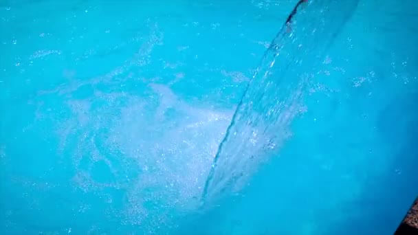 Voda Teče Bazénu Selektivní Soustředění Nature — Stock video
