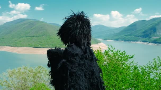 Ein Mann Papakha Und Enationalem Georgischem Kostüm Selektiver Fokus Menschen — Stockvideo