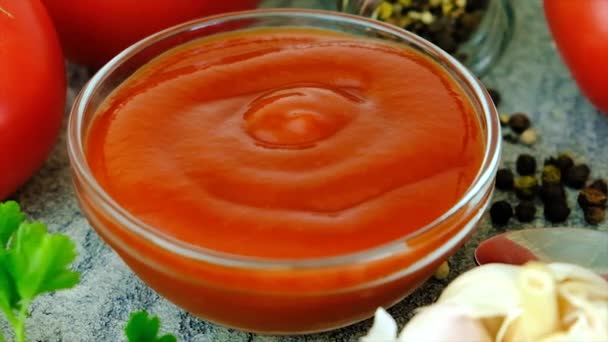 Ketchup Tomates Mesa Enfoque Selectivo Comida — Vídeos de Stock