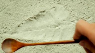 Yüz ve vücut için kozmetik doku tozu. Seçici odaklanma. Spa.