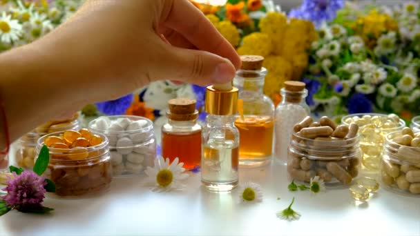 Kruidentincturen Homeopathie Voedingssupplementen Met Geneeskrachtige Kruiden Selectieve Focus — Stockvideo
