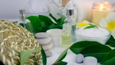 Yüz ve vücut bakımı için kaplıca ve yağlar. Seçici odaklanma. Doğa.