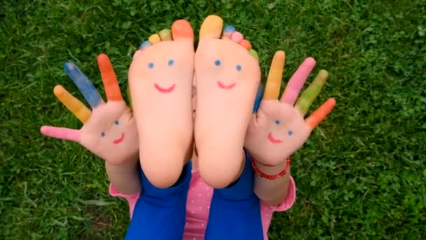 Child Grass Feet Paint Drawing Selective Focus Kid — Stock video