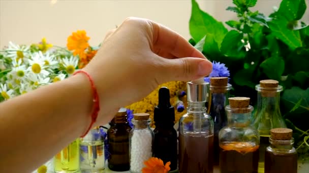 Kruidentincturen Homeopathie Voedingssupplementen Met Geneeskrachtige Kruiden Selectieve Focus — Stockvideo
